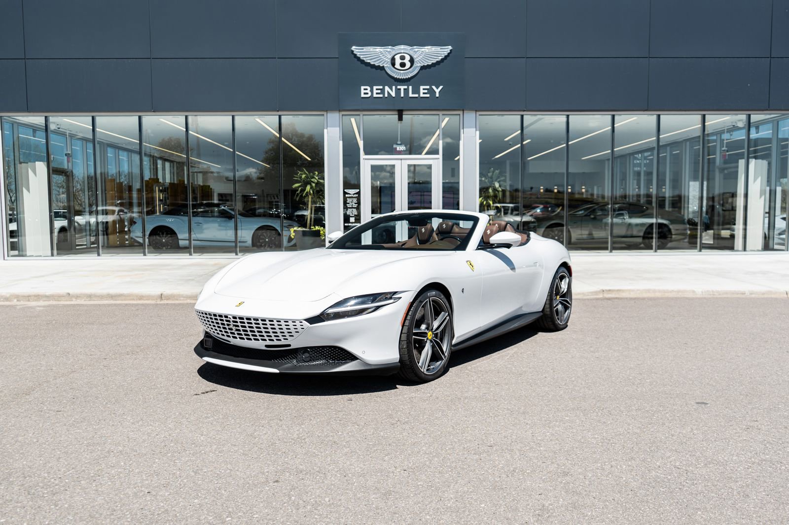Used 2024 Ferrari Roma Spider RWD image 1