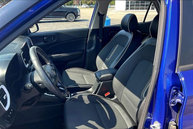 Certified 2022 Hyundai Venue Limited image 24