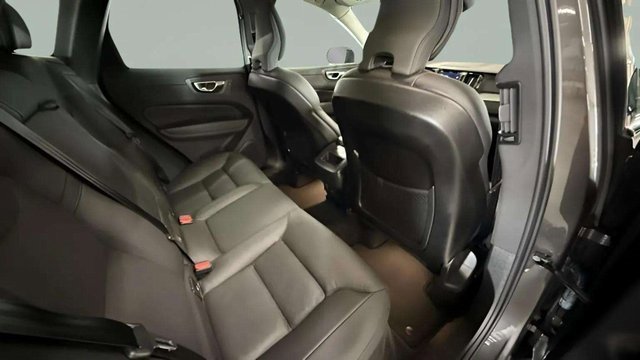 Used 2025 Volvo XC60 B5 Plus image 31