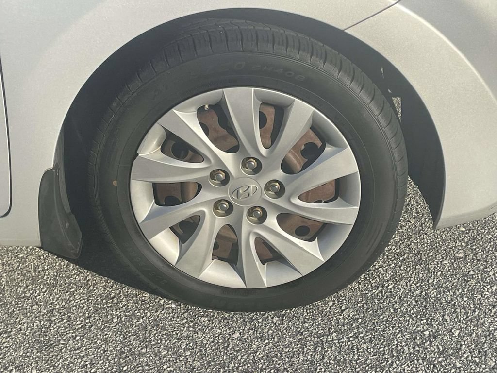 Used 2013 Hyundai Elantra GLS FWD image 8