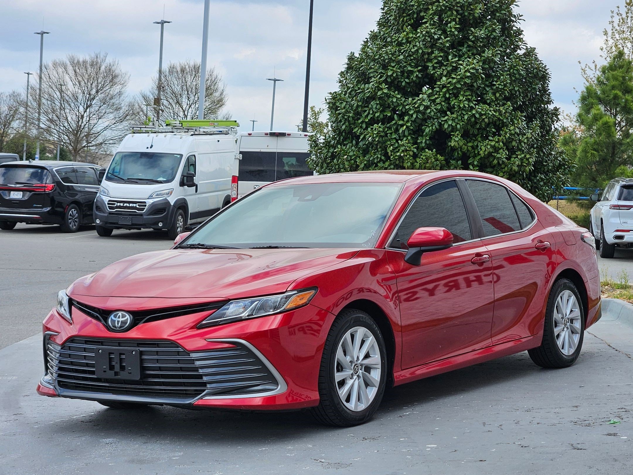 Used 2023 Toyota Camry LE image 3