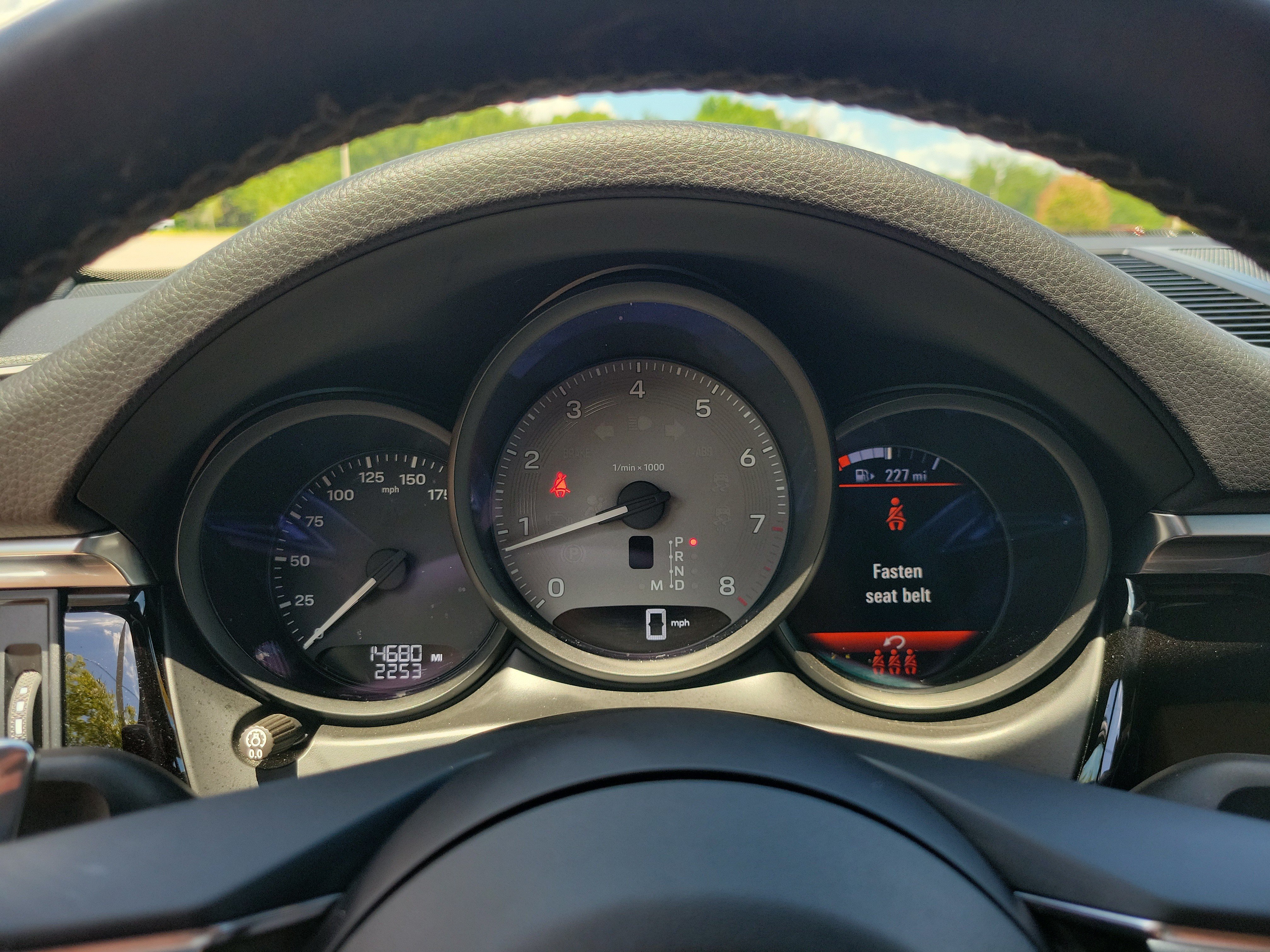 Certified 2024 Porsche Macan S AWD/4WD image 33