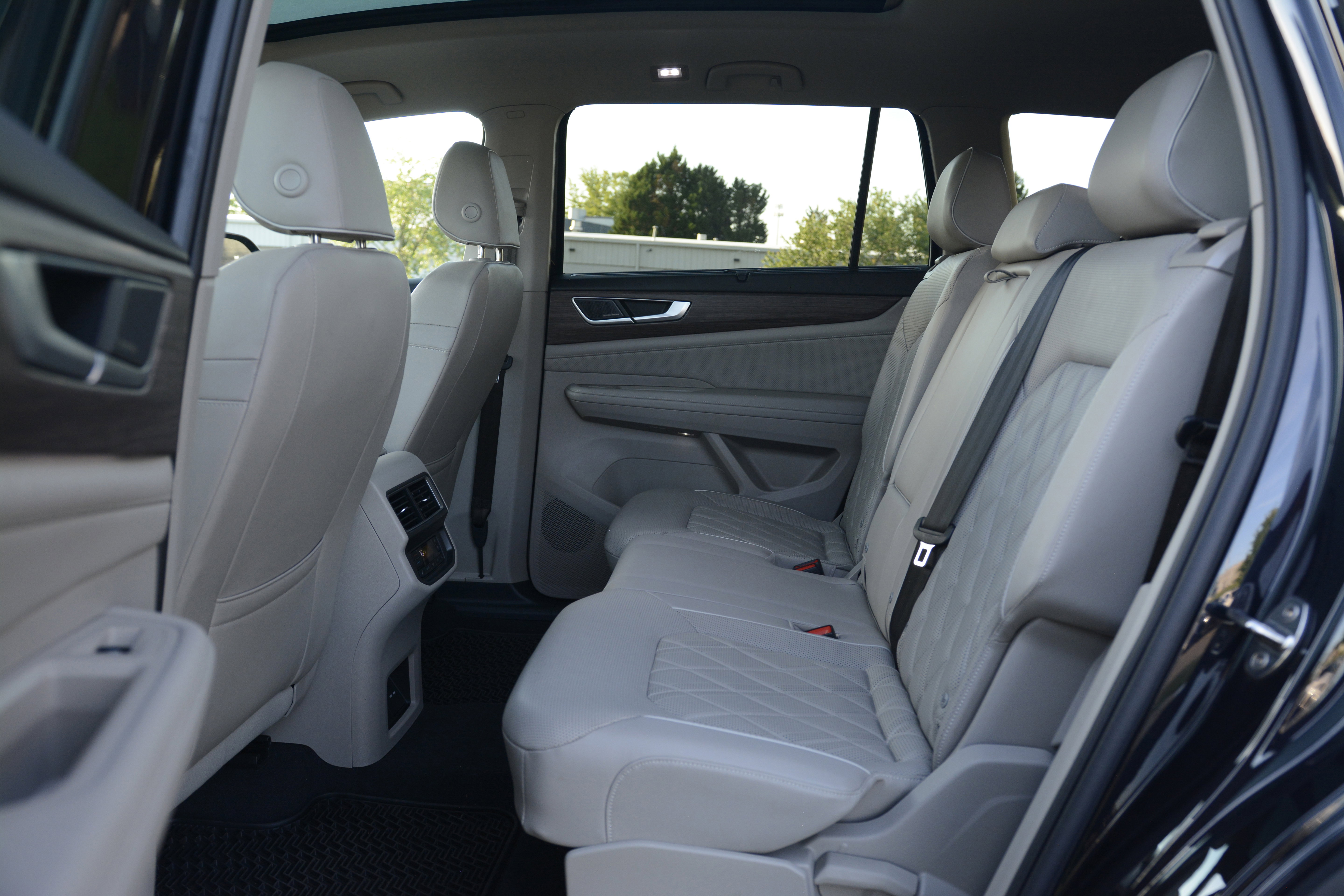 Used 2024 Volkswagen Atlas SEL Premium R-Line AWD/4WD image 30