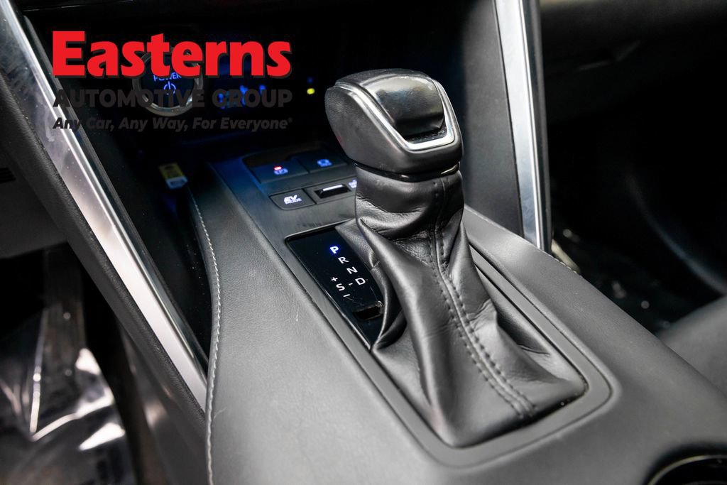 Used 2022 Toyota Venza LE image 13