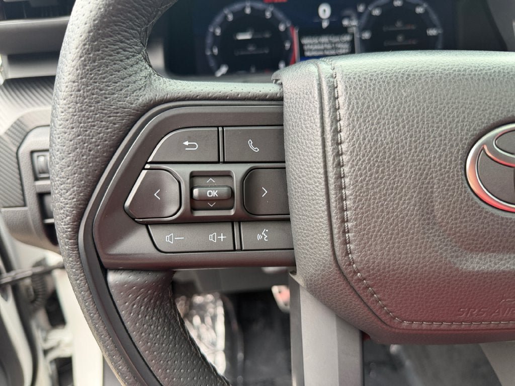 Used 2025 Toyota Tacoma TRD Pro AWD/4WD image 15