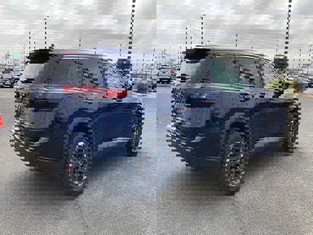 Used 2025 Nissan Rogue SV image 5