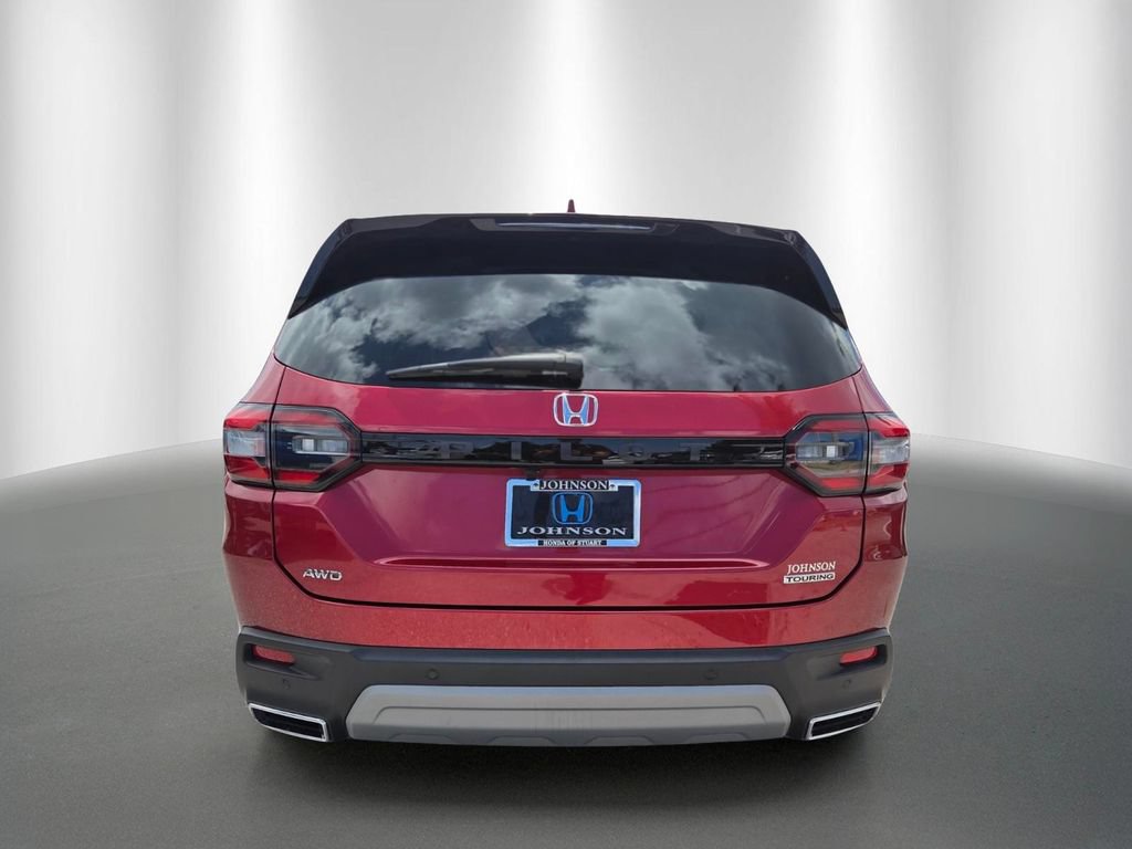 Certified 2025 Honda Pilot Touring image 4
