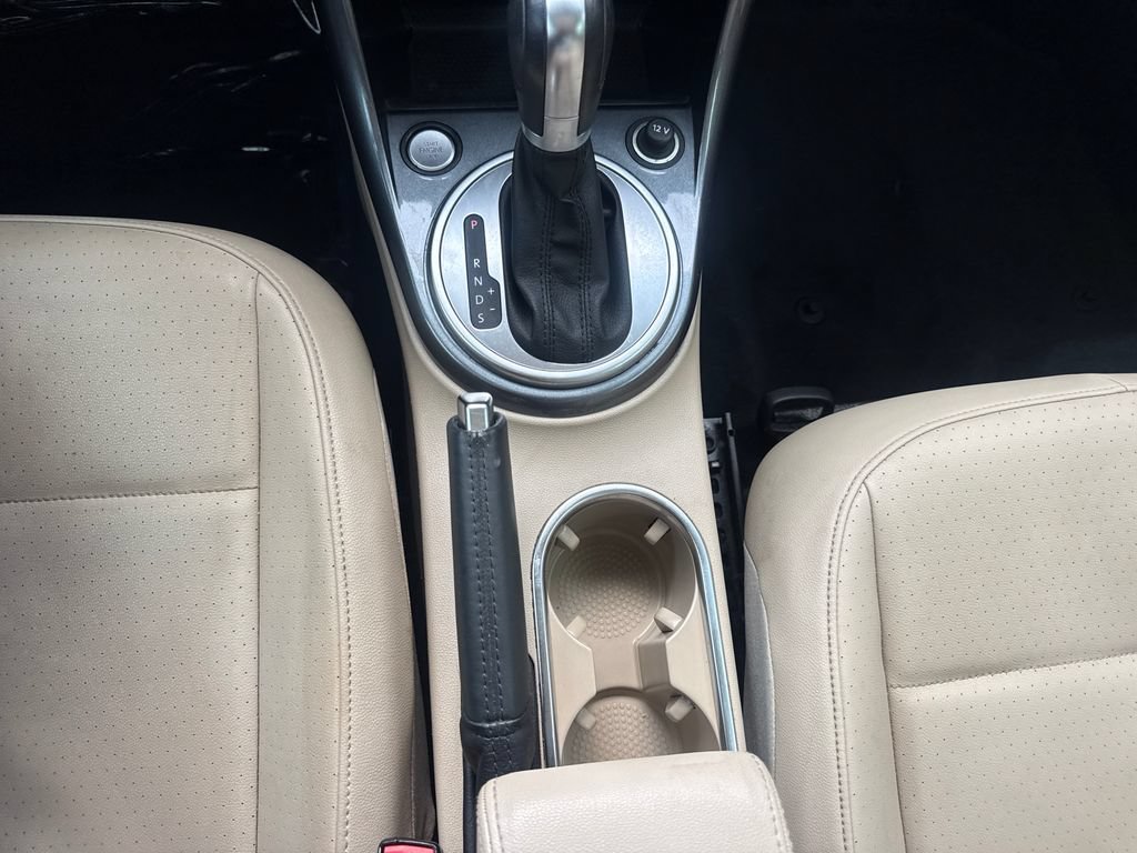 Used 2018 Volkswagen Beetle 2.0T SE FWD image 23