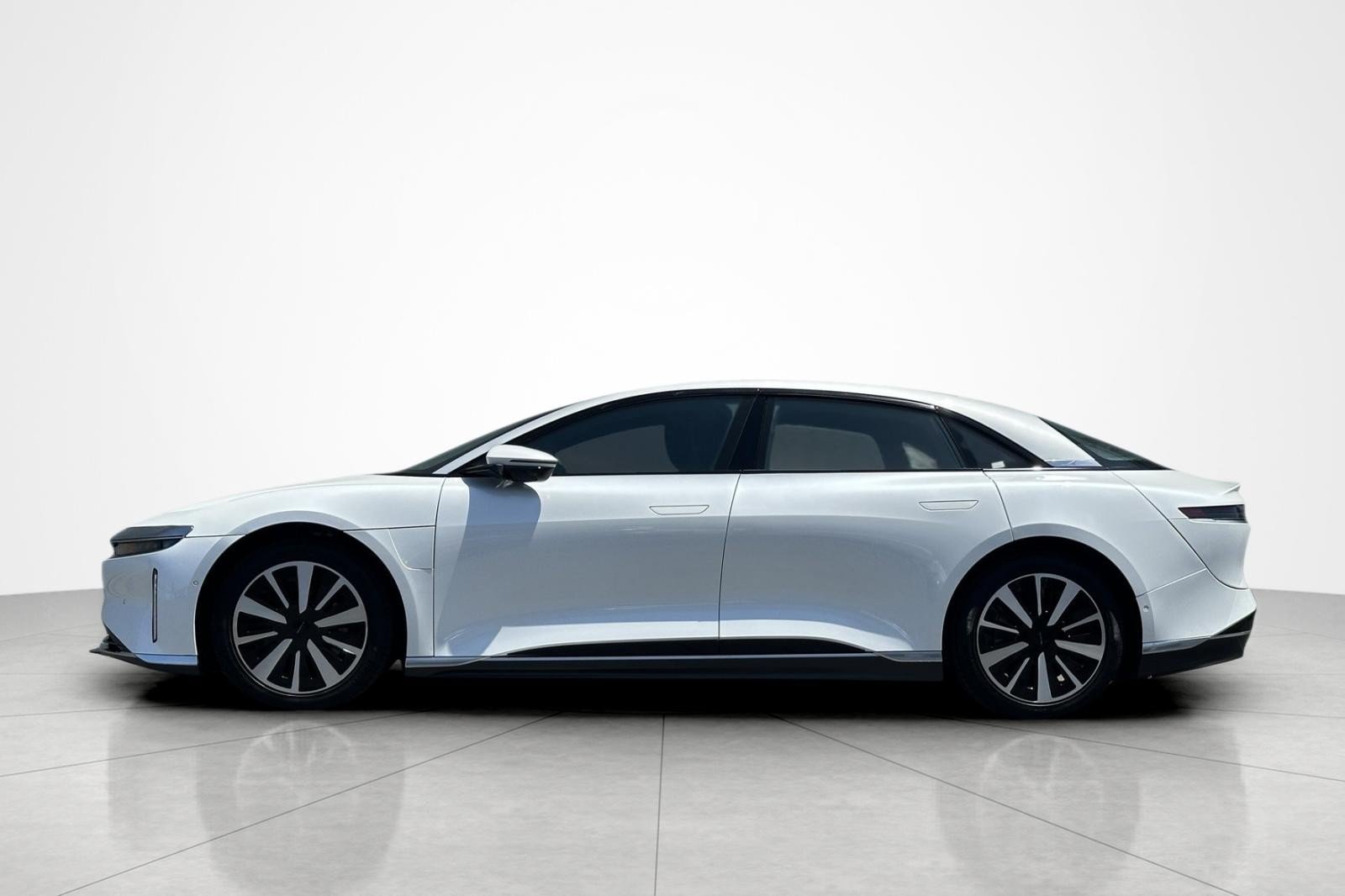 Used 2024 Lucid Air Touring AWD/4WD image 2
