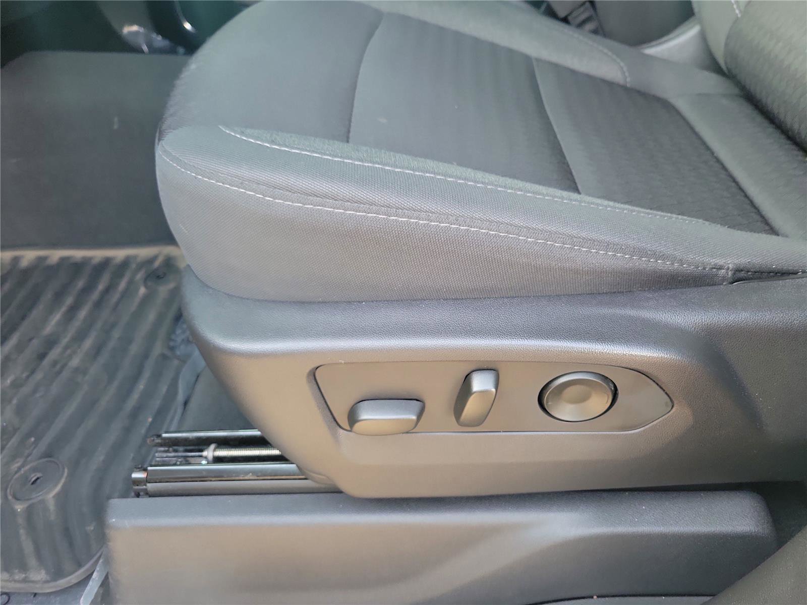 Used 2023 Chevrolet Silverado 1500 LT image 16