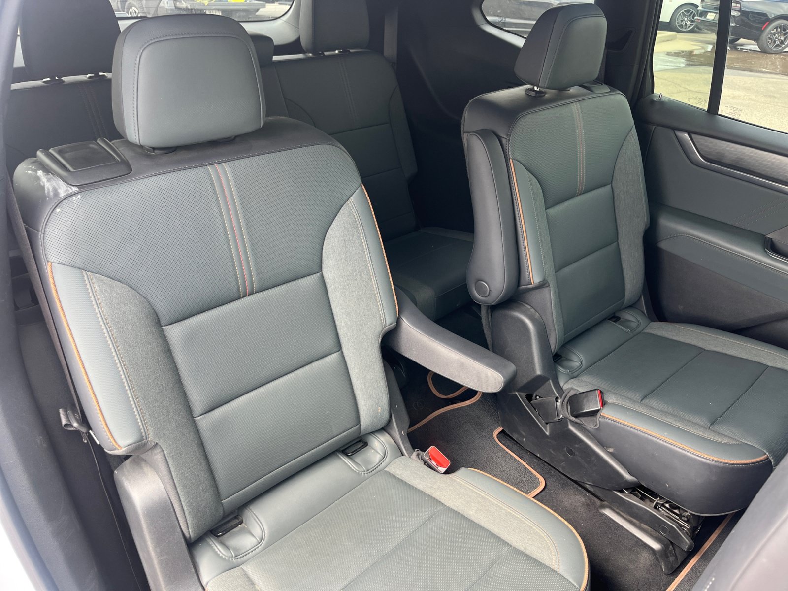 Used 2025 GMC Acadia AT4 w/ Luxury Package AWD/4WD image 18