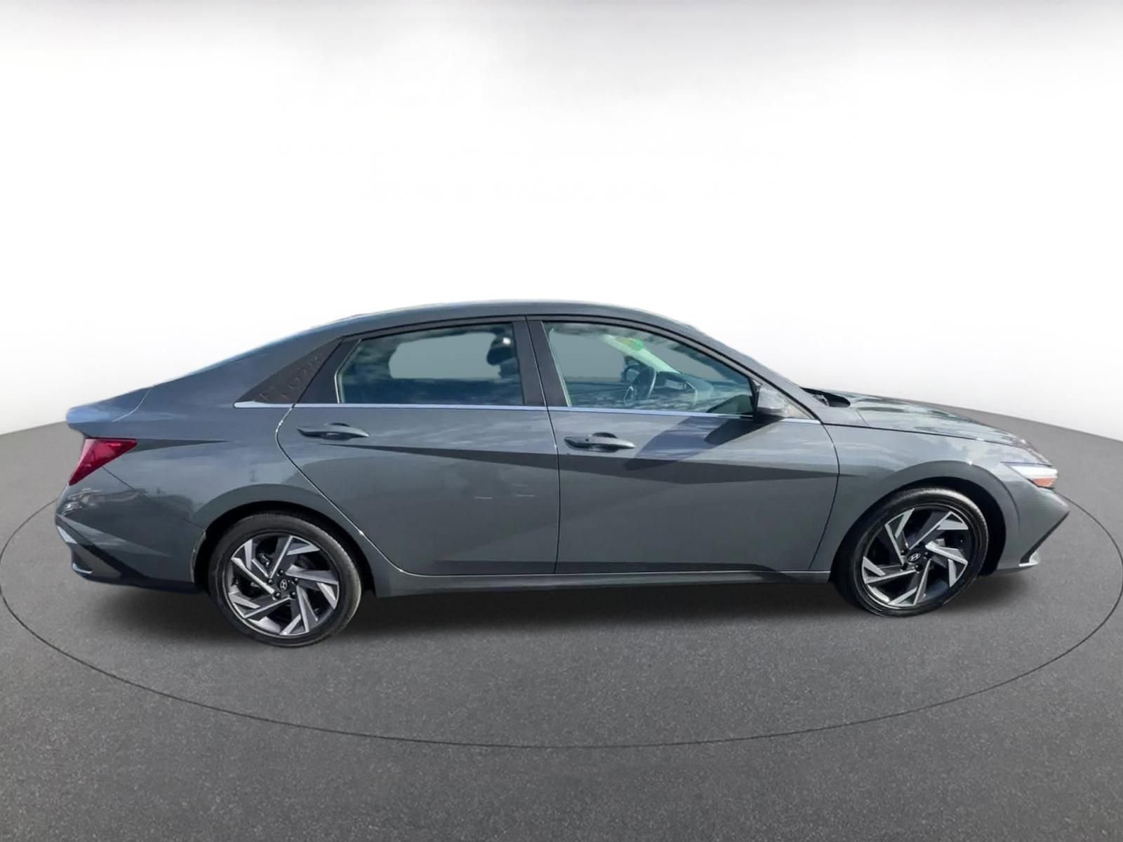 Used 2025 Hyundai Elantra SEL image 16