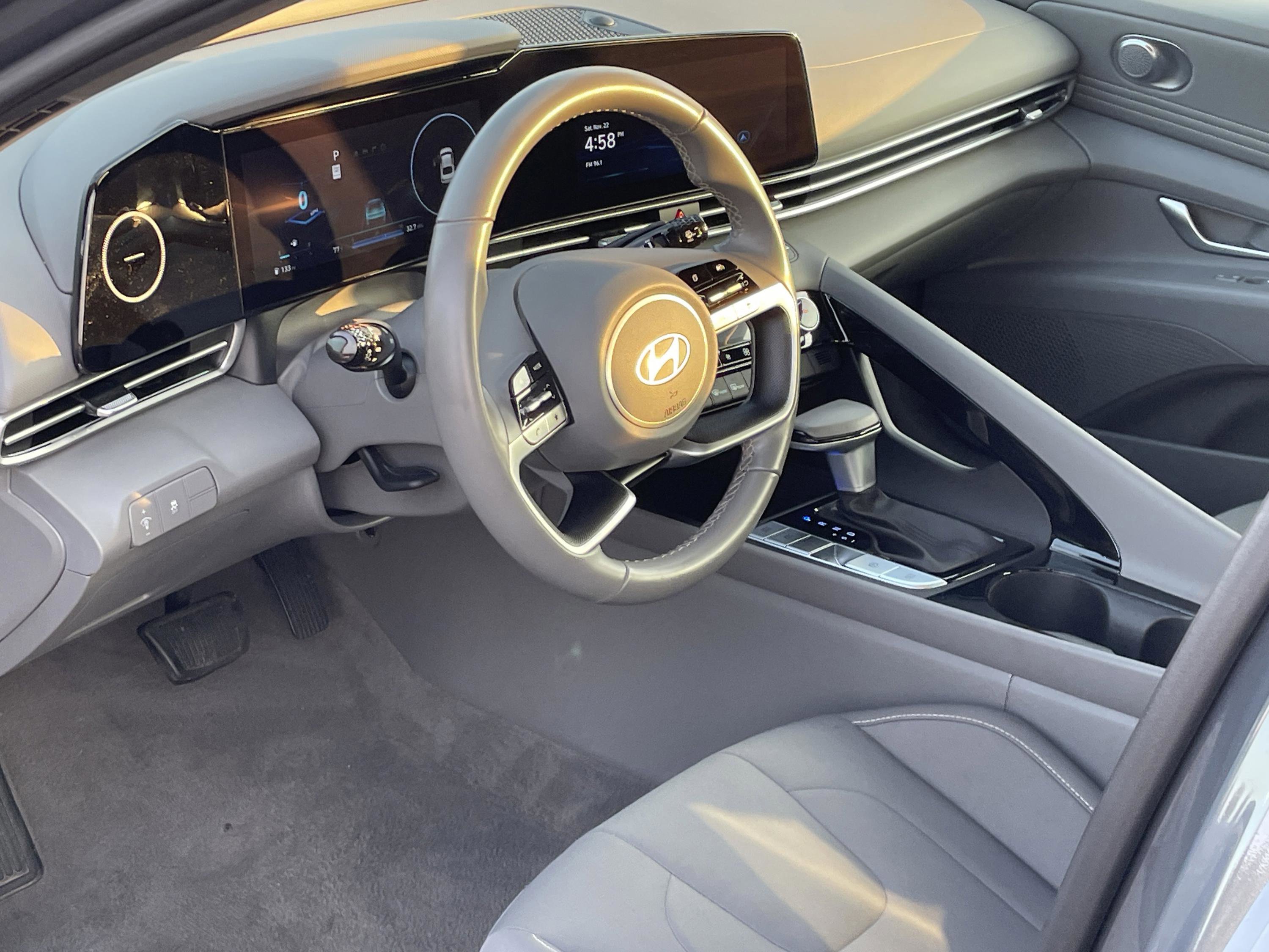 Used 2025 Hyundai Elantra SEL image 9