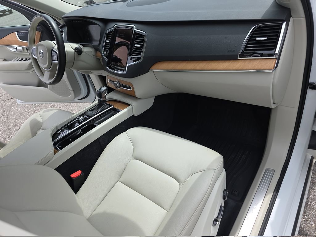 Used 2022 Volvo XC90 T5 Momentum w/ Advanced Package image 13