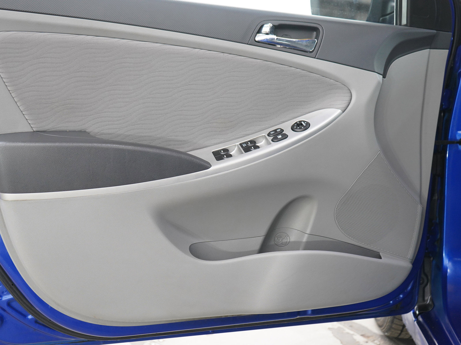 Used 2013 Hyundai Accent GLS w/ Premium Pkg FWD image 17