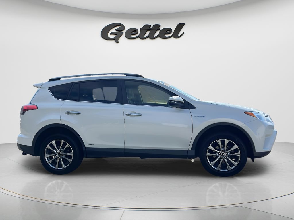 Used 2018 Toyota RAV4 Limited AWD/4WD image 4