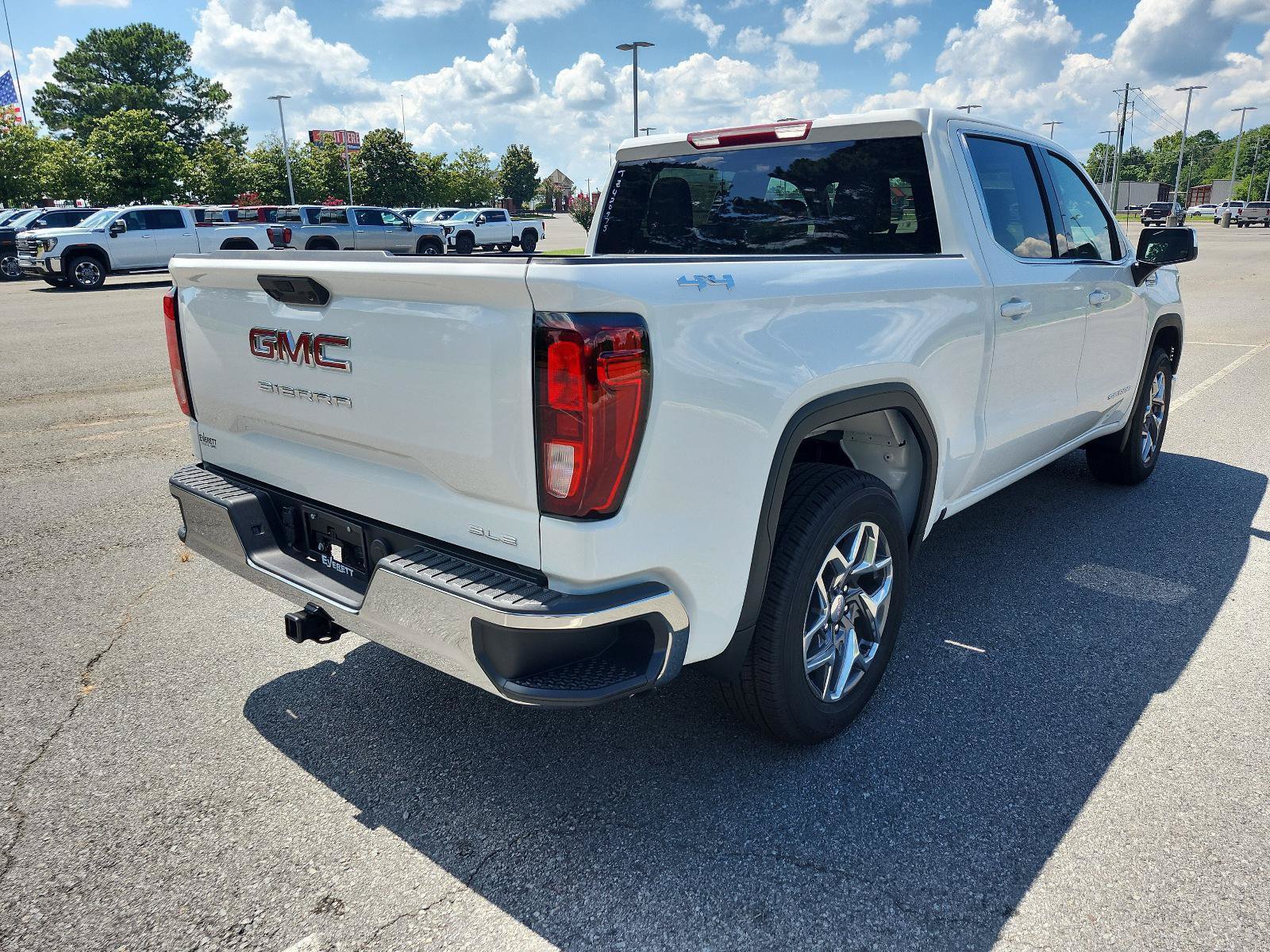 New 2026 GMC Sierra 1500 SLE AWD/4WD image 3