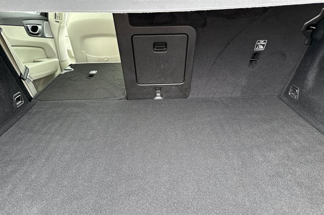 Certified 2023 Volvo XC60 B6 Ultimate w/ Protection Package Premier image 16