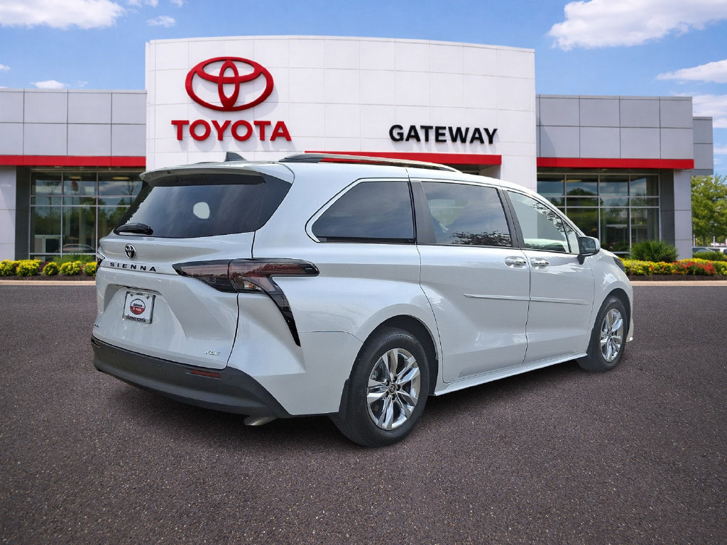 Certified 2026 Toyota Sienna XLE AWD/4WD image 4