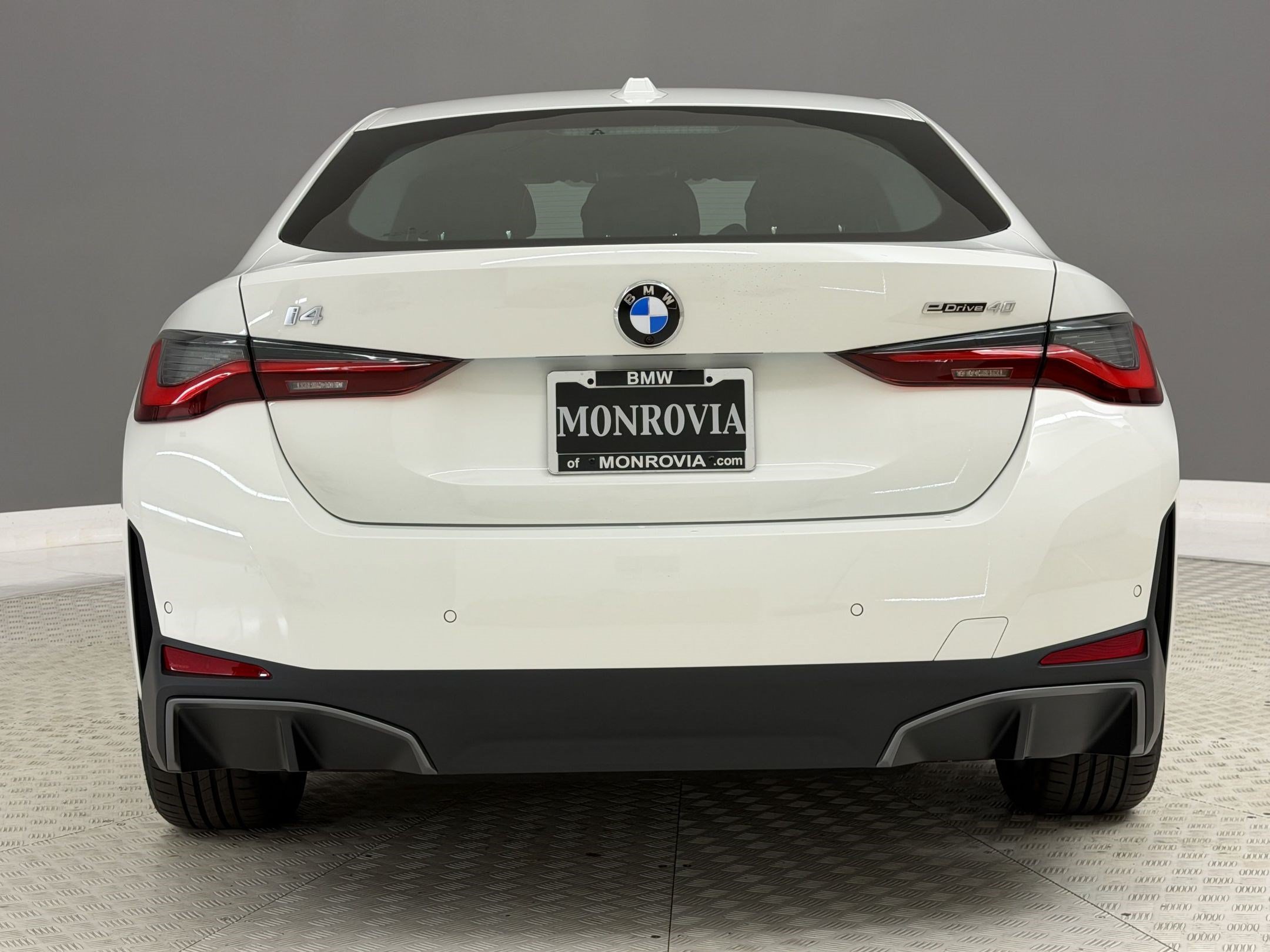 New 2026 BMW i4 eDrive40 w/ Parking Assistance Package RWD image 10