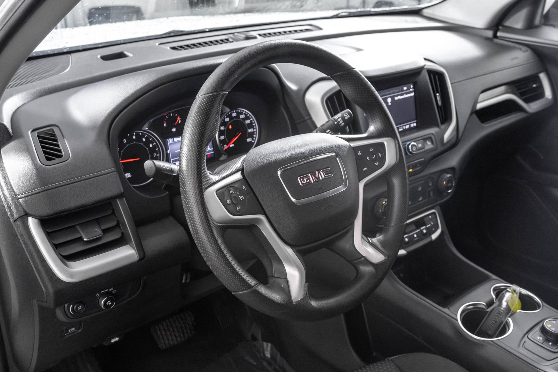 Used 2024 GMC Terrain SLE AWD/4WD image 4