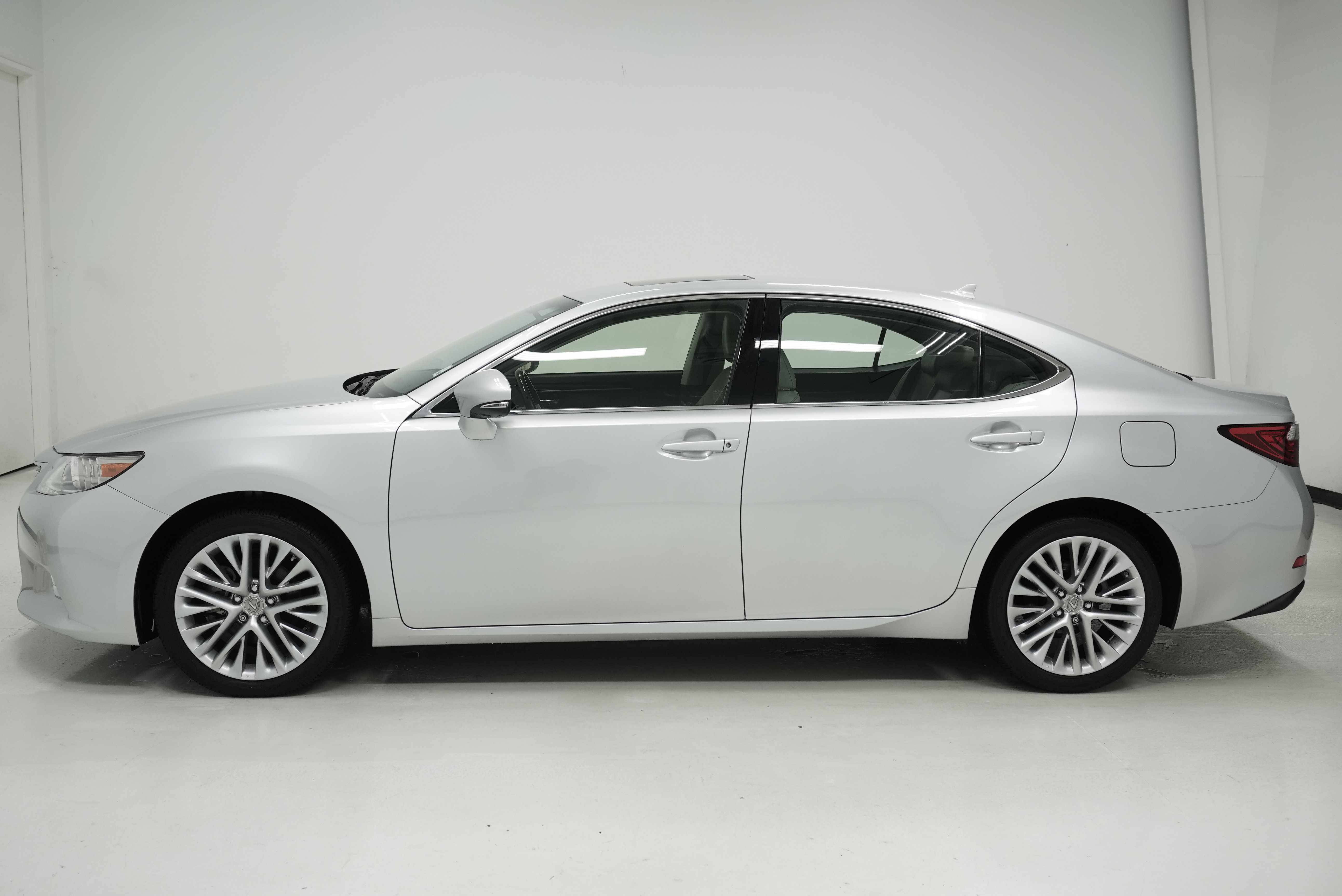 Used 2013 Lexus ES 350 w/ Luxury Pkg FWD image 7