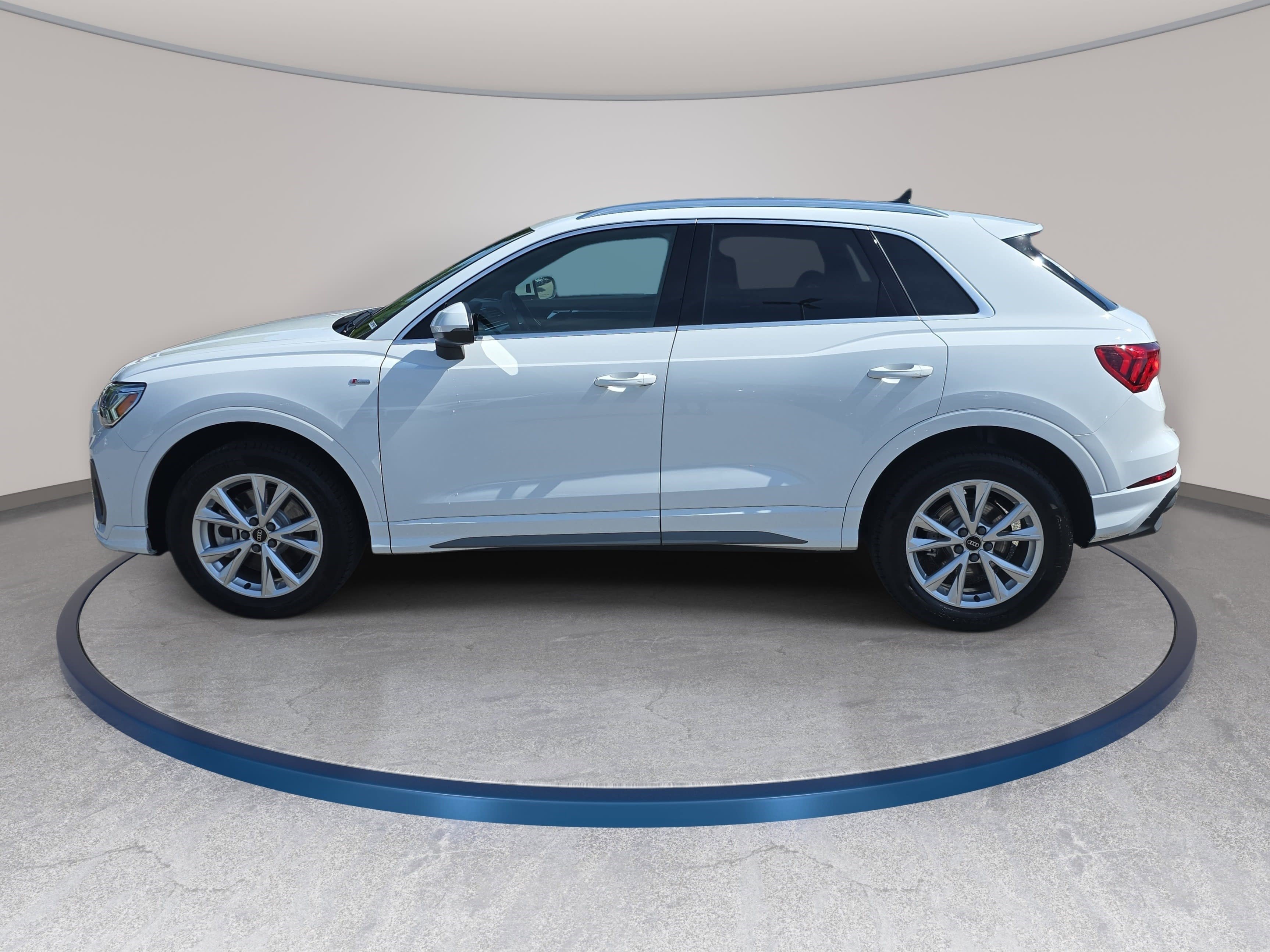 Used 2025 Audi Q3 2.0T Premium w/ Convenience Package AWD/4WD image 8