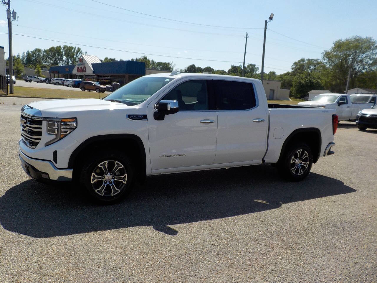 Used 2025 GMC Sierra 1500 SLT AWD/4WD image 1