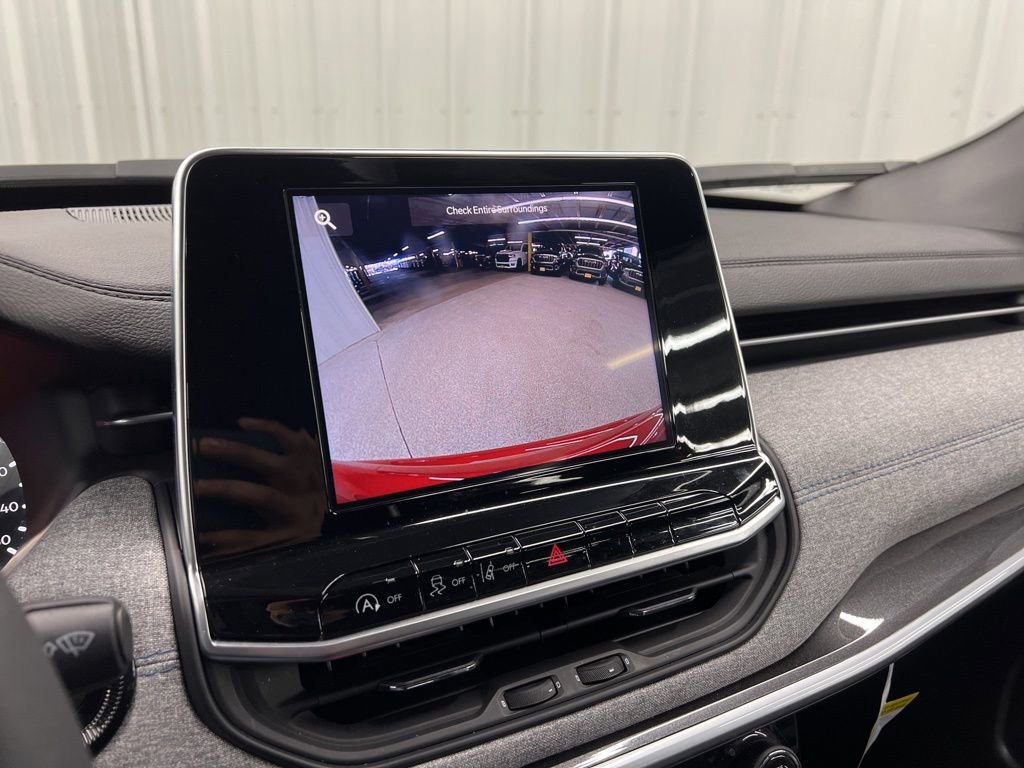 Used 2025 Jeep Compass Latitude image 21