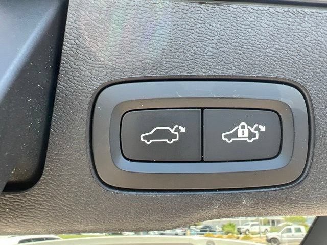 Certified 2025 Volvo XC60 T8 Ultra AWD/4WD image 32