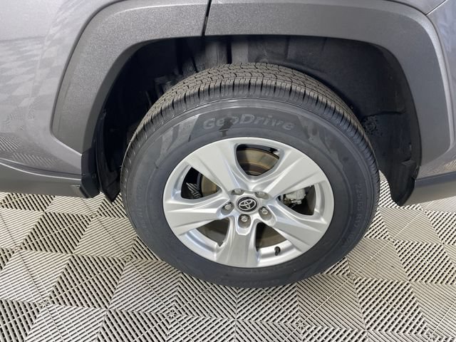 Used 2021 Toyota RAV4 XLE w/ Convenience Package FWD image 19