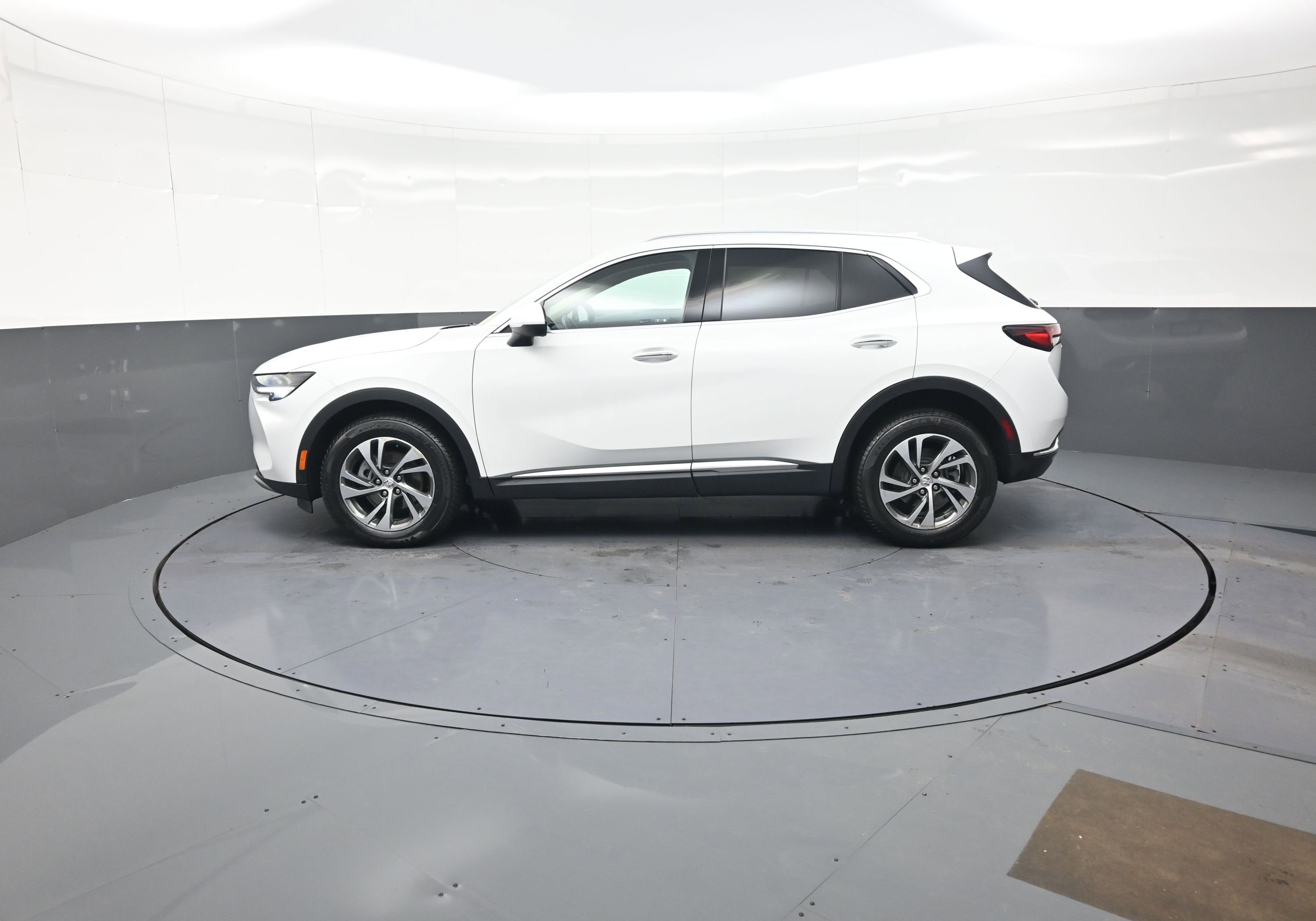 Used 2023 Buick Envision Essence image 6