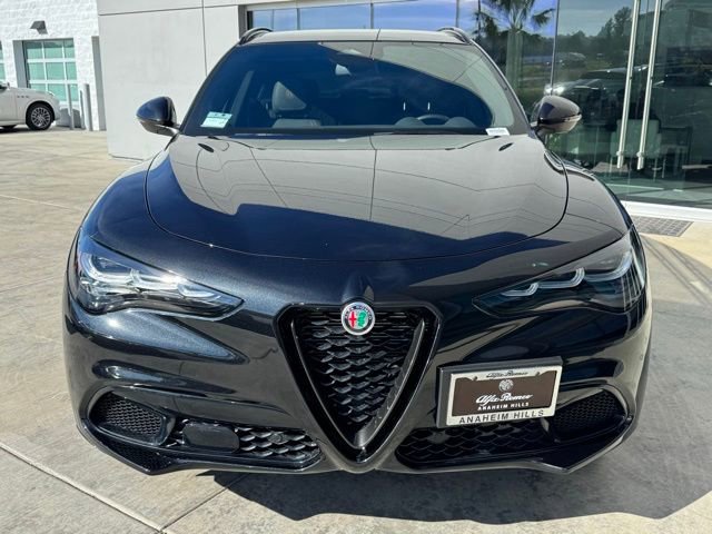 Used 2025 Alfa Romeo Stelvio Sprint image 3