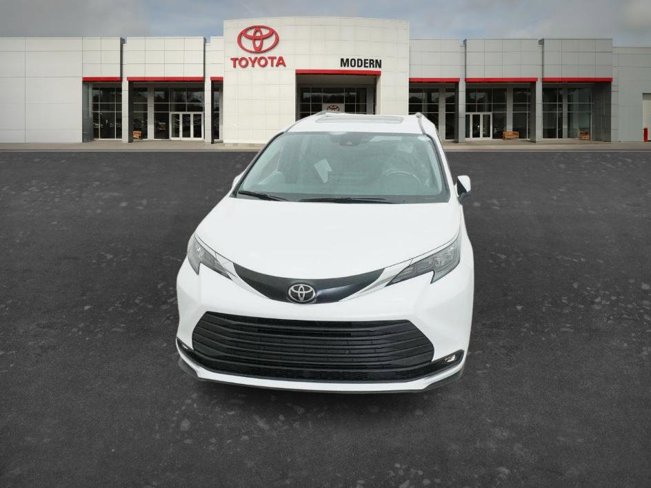 New 2026 Toyota Sienna XLE FWD image 18