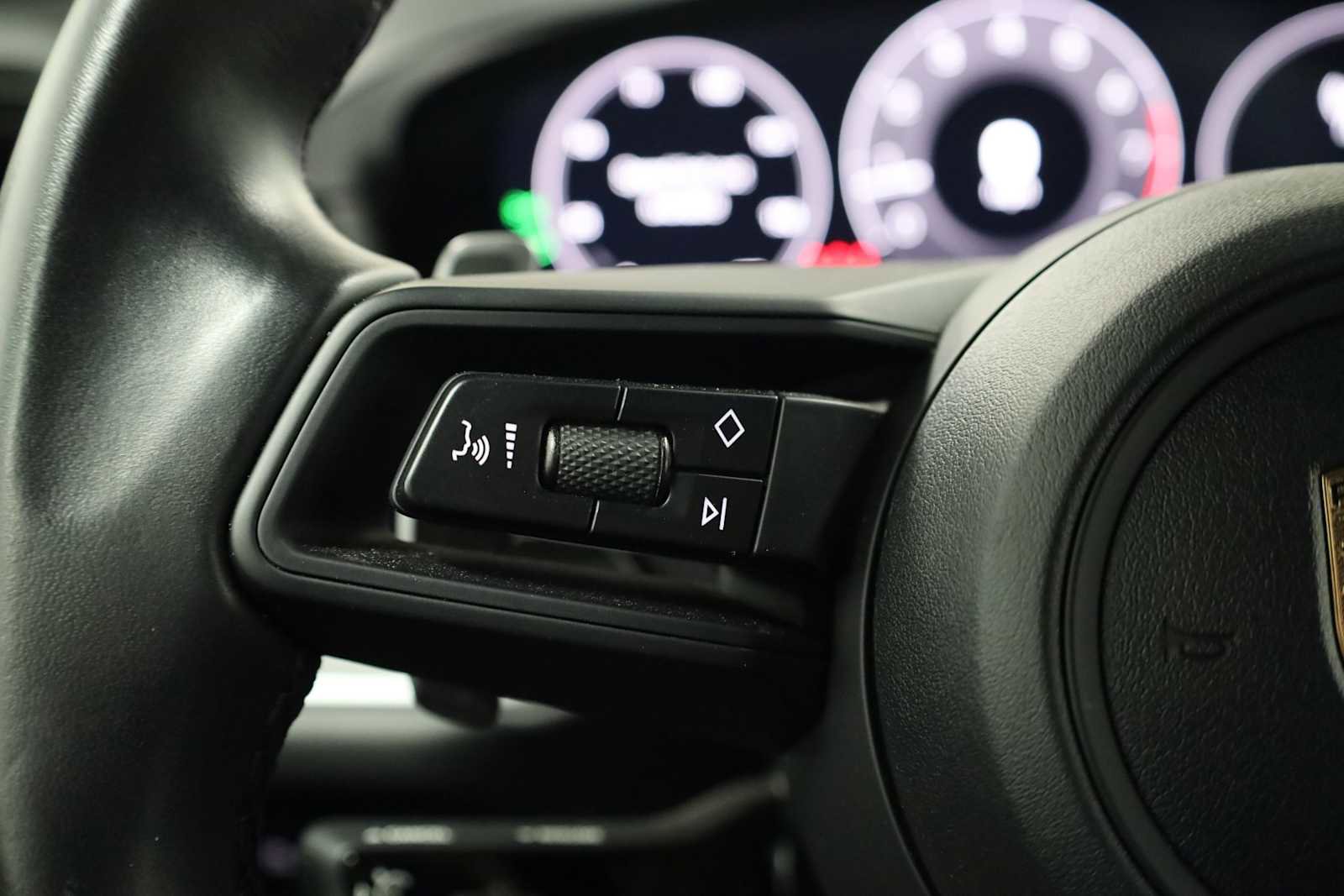 Certified 2024 Porsche Cayenne image 23