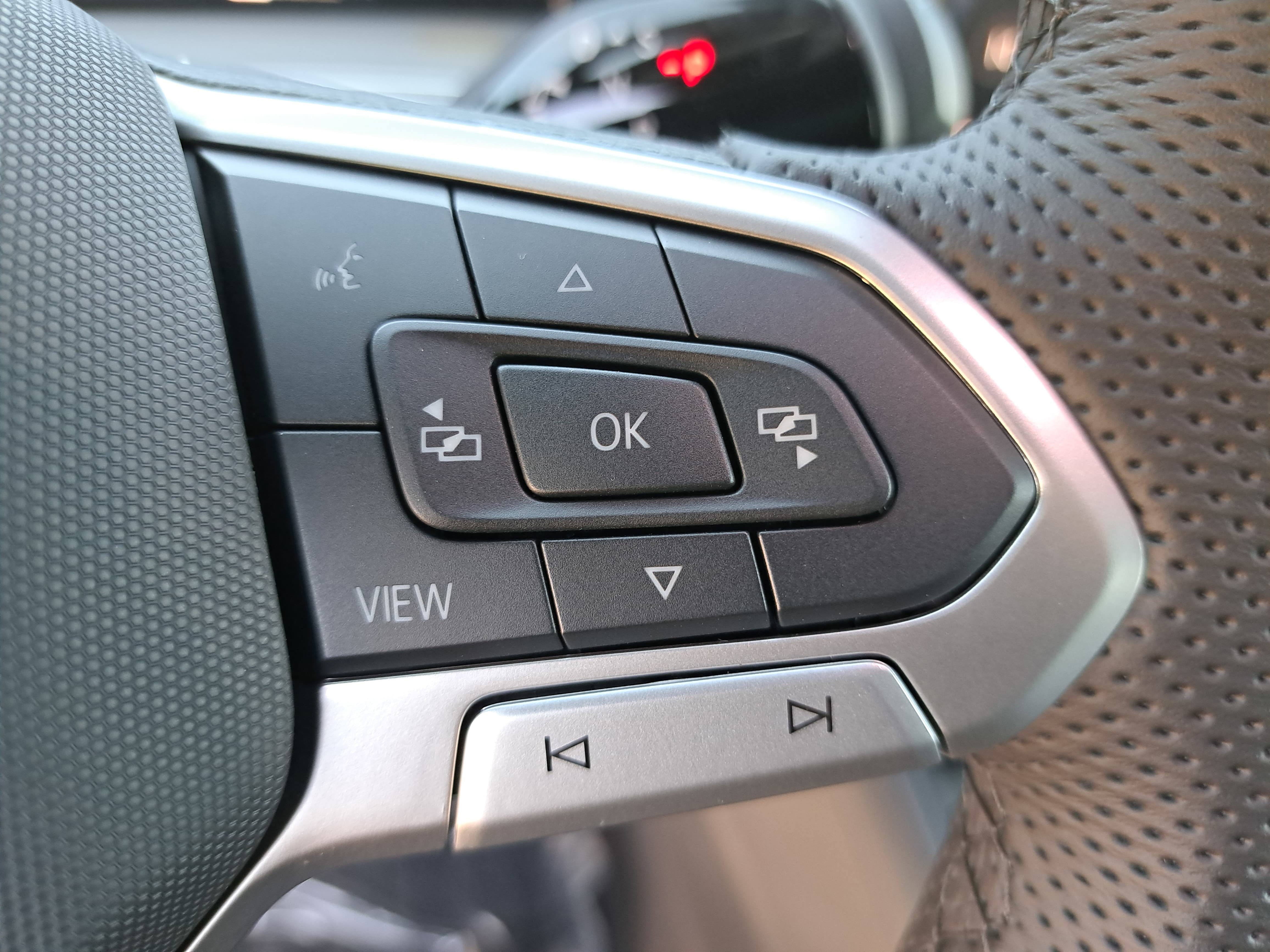 New 2026 Volkswagen Tiguan SE R-Line AWD/4WD image 18