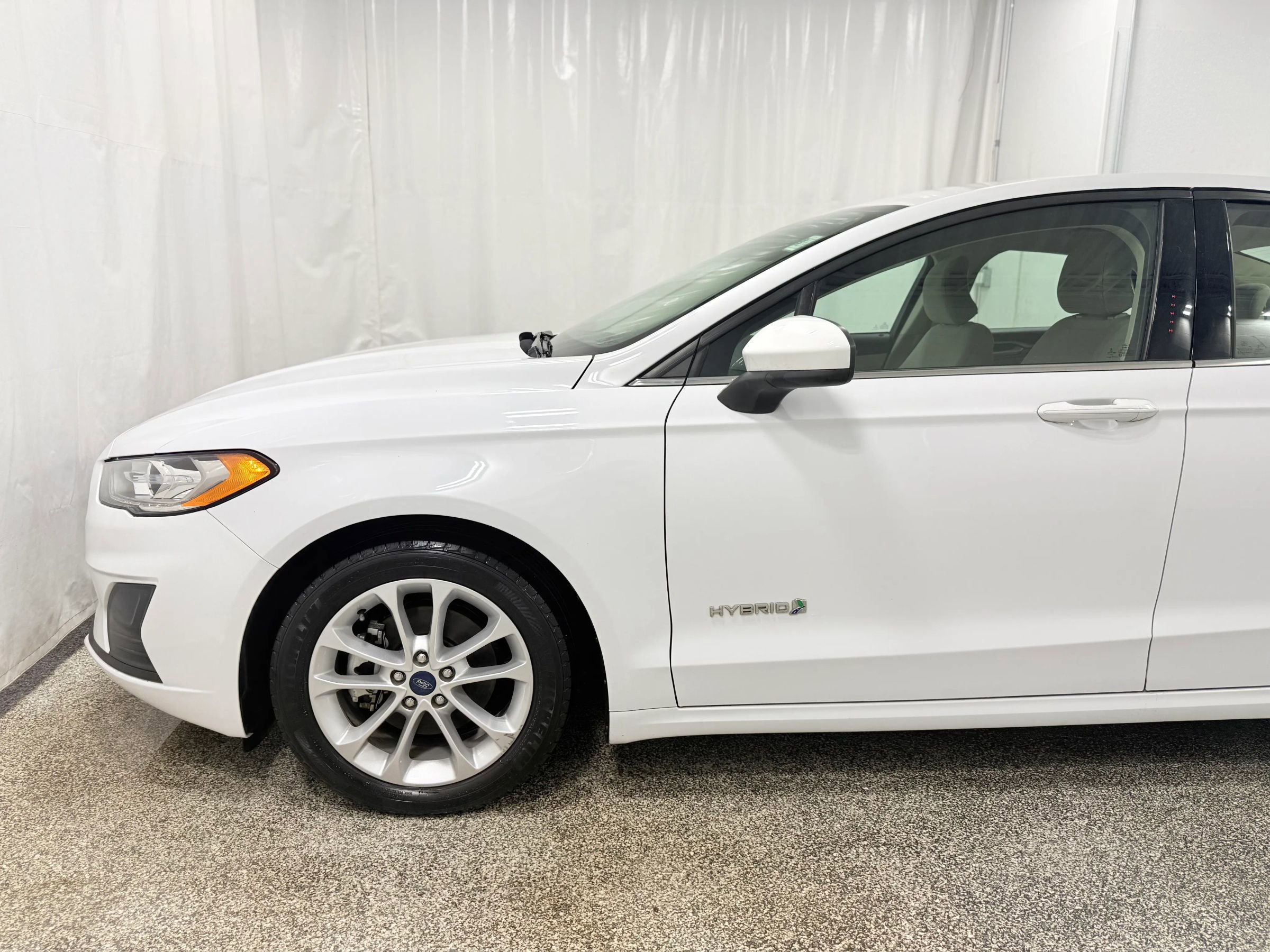 Used 2019 Ford Fusion SE image 4