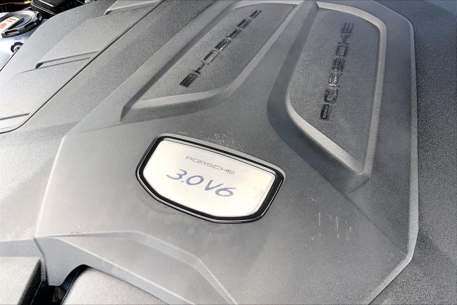 Used 2021 Porsche Cayenne AWD/4WD image 32