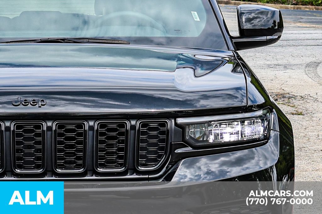 Used 2025 Jeep Grand Cherokee Altitude AWD/4WD image 14