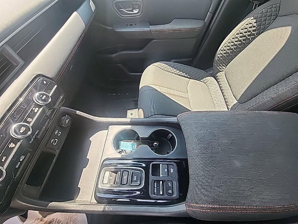 Certified 2025 Honda Pilot Sport image 23