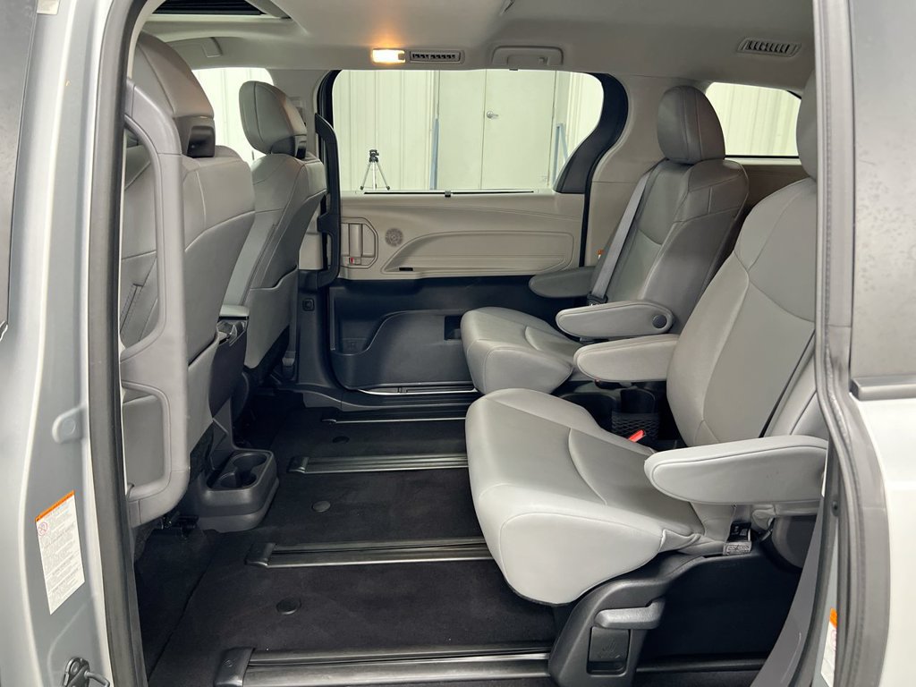 Used 2023 Toyota Sienna XLE AWD/4WD image 23