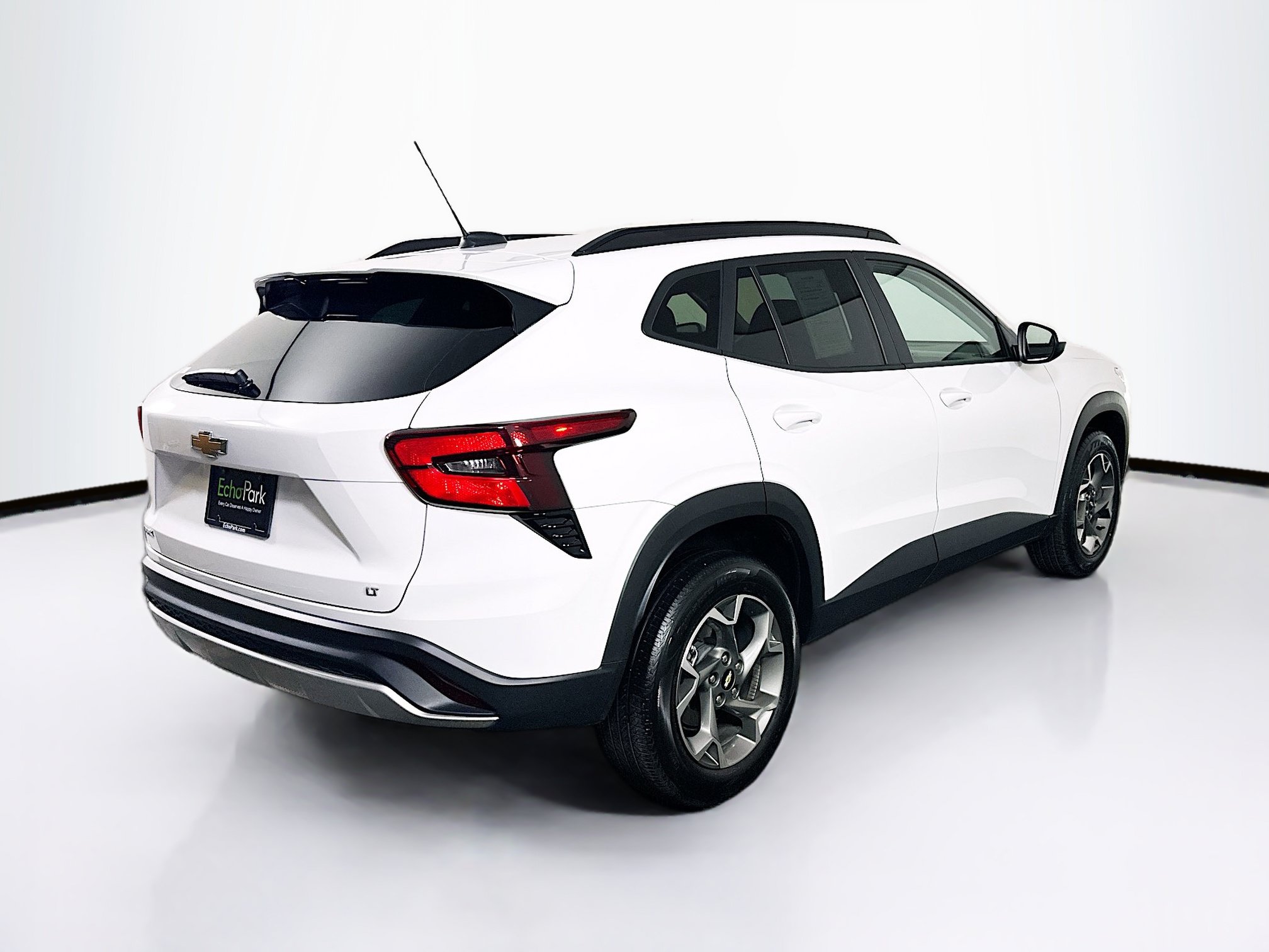 Used 2025 Chevrolet Trax LT FWD image 9