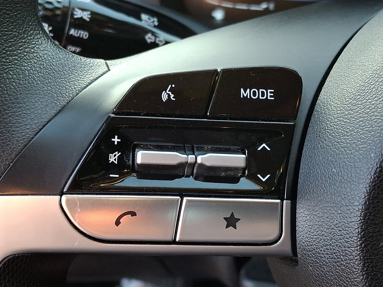 Certified 2024 Hyundai Elantra SE FWD image 24