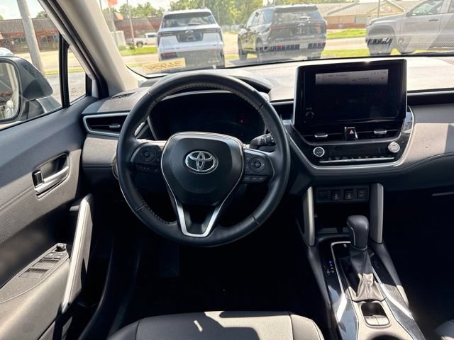 Used 2025 Toyota Corolla Cross XLE FWD image 19