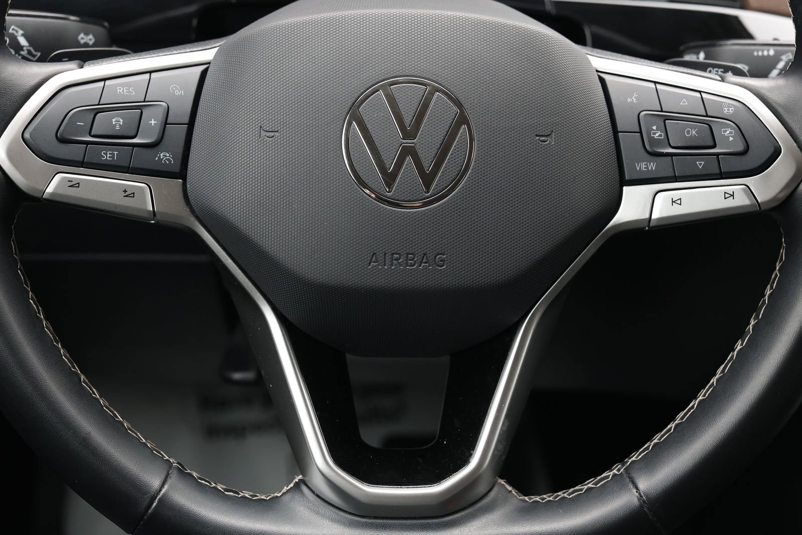 Used 2025 Volkswagen Atlas SE FWD image 17