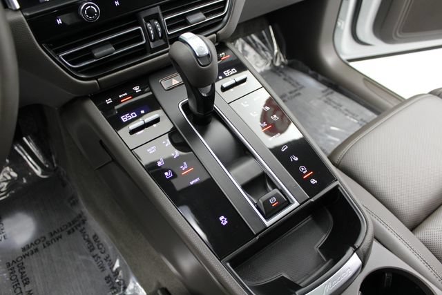 Used 2023 Porsche Macan Turbo AWD/4WD image 20