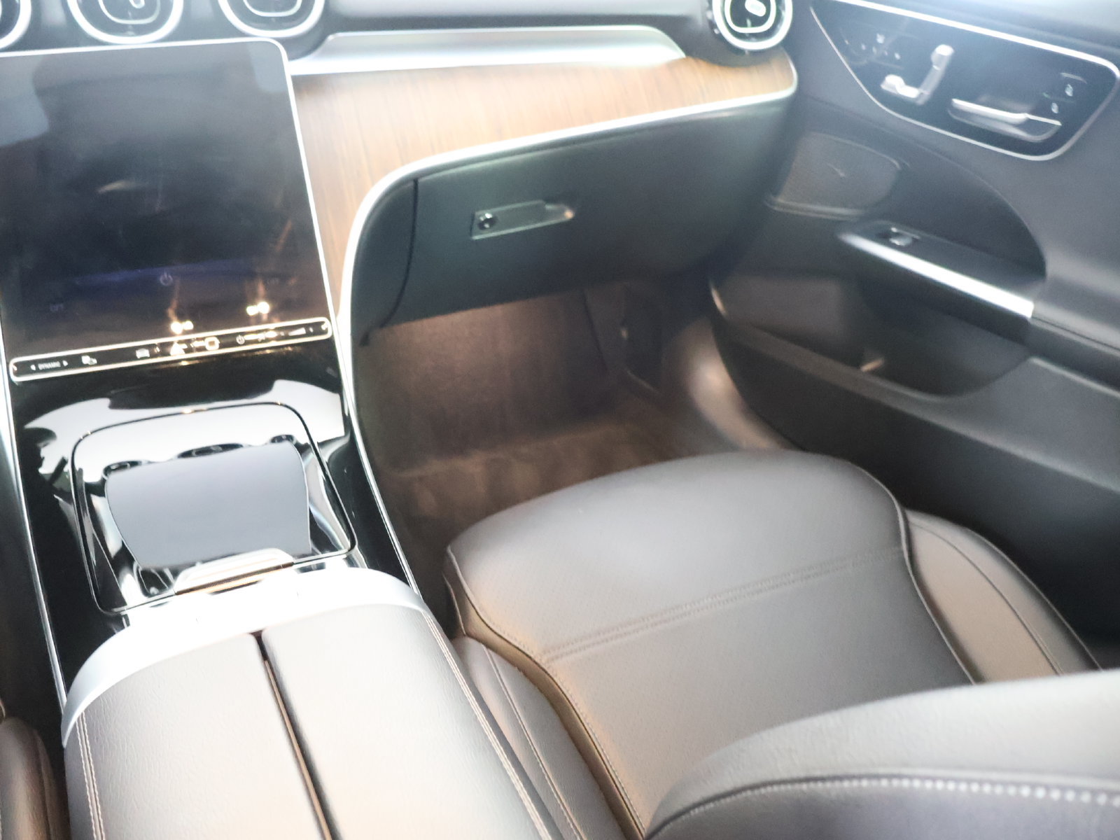 Used 2025 Mercedes-Benz C 300 4MATIC Sedan image 31
