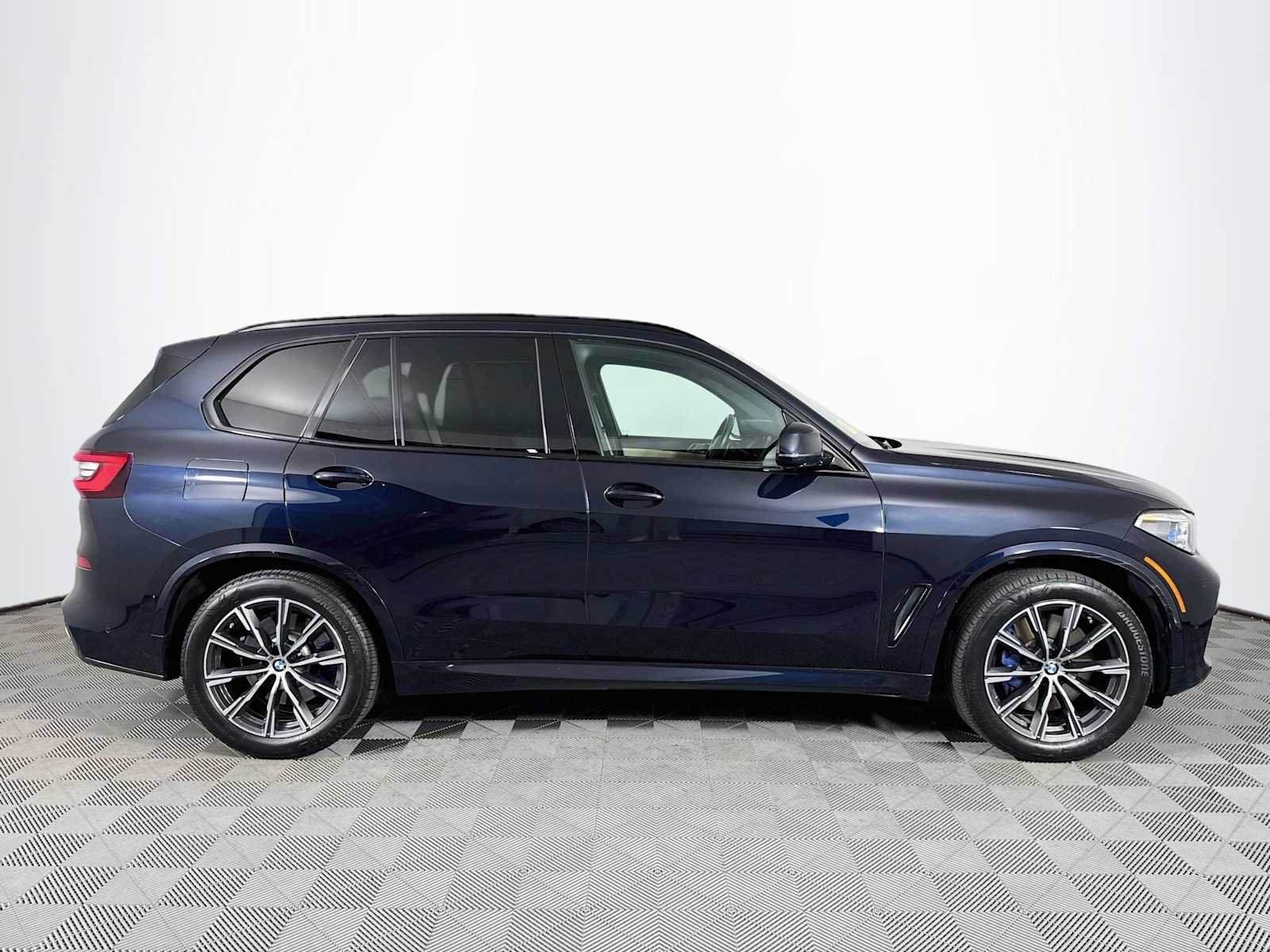 Used 2019 BMW X5 xDrive50i w/ M Sport Package AWD/4WD image 4