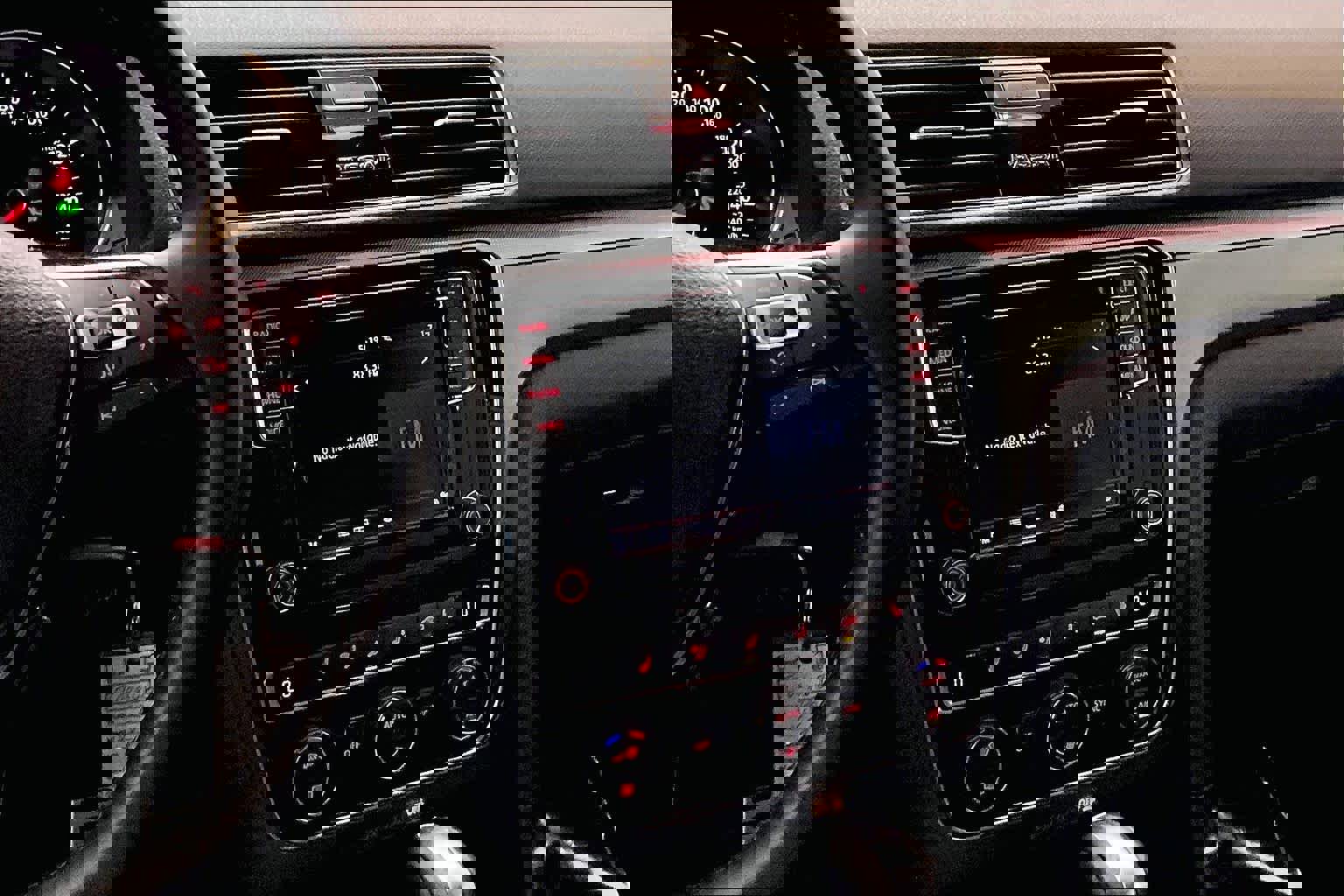 Used 2018 Volkswagen Passat 2.0T R-Line image 7