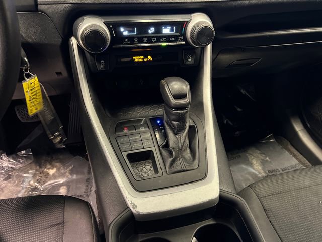 Used 2021 Toyota RAV4 LE image 24